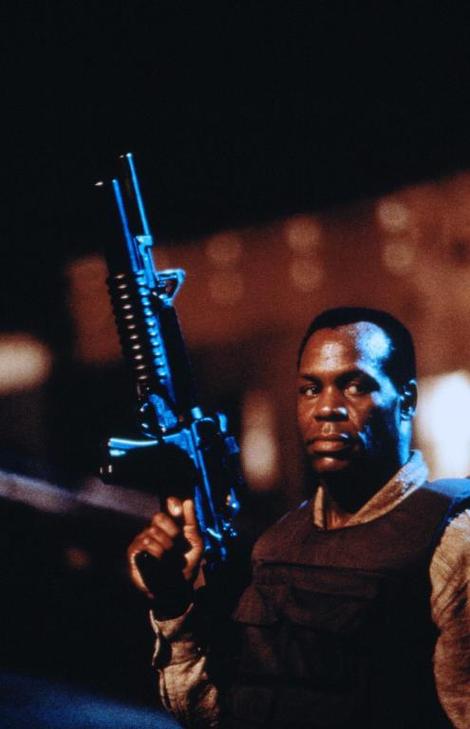 《施魏因斯泰格：球场上的铁血战士，生活中的温情守护者》