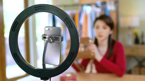 《视频直播网，带你领略网络直播的魅力瞬间！》