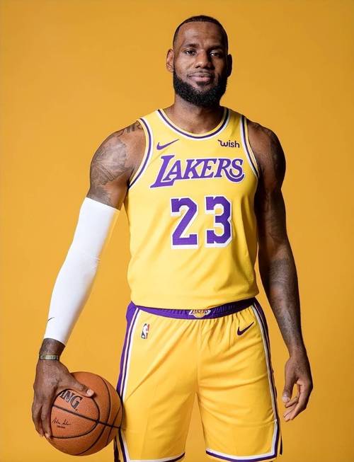 NBA当红球星有哪些？盘点这些球场上的明星，简直让人热血沸腾！